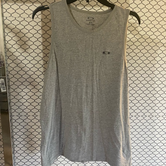 Oakley Tank - Picture 1 of 3